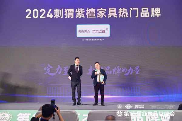 雄業(yè)家具董事長(zhǎng)接受央視主持人肖貴寧采訪 雄業(yè)家具董事長(zhǎng)接受央視主持人肖貴寧采訪